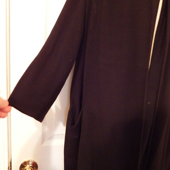 Long cardigan with long sleeves in black, Size Medium - Picture 3 of 5